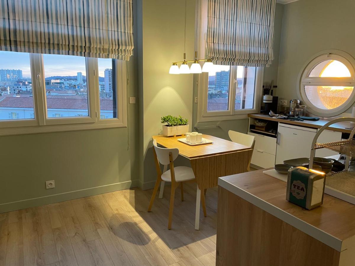Vue Sur Rade Appartement Elegant Vaste Climatise Etage Eleve Ascenseur Proche Parking Et Toutes Commodites Au Coeur Du Toulon Historique 外观 照片
