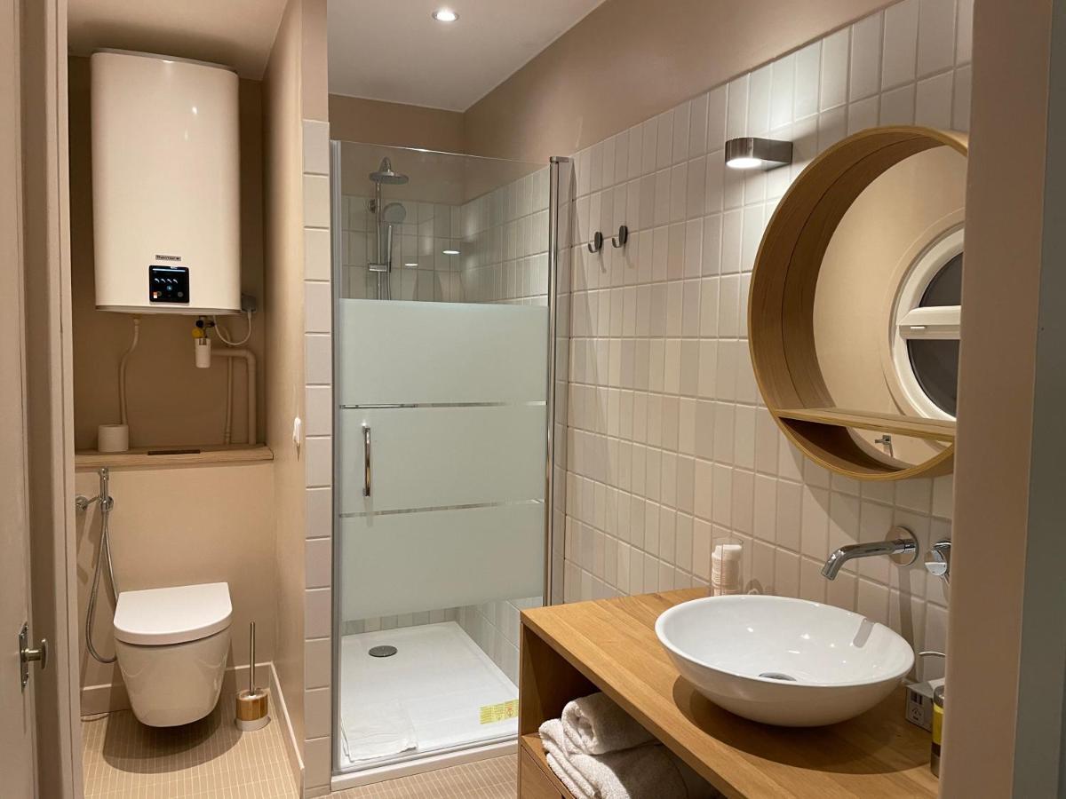 Vue Sur Rade Appartement Elegant Vaste Climatise Etage Eleve Ascenseur Proche Parking Et Toutes Commodites Au Coeur Du Toulon Historique 外观 照片