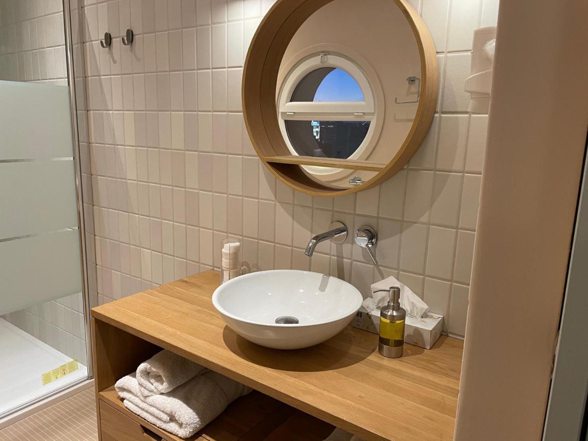 Vue Sur Rade Appartement Elegant Vaste Climatise Etage Eleve Ascenseur Proche Parking Et Toutes Commodites Au Coeur Du Toulon Historique 外观 照片