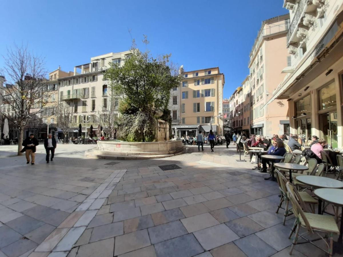 Vue Sur Rade Appartement Elegant Vaste Climatise Etage Eleve Ascenseur Proche Parking Et Toutes Commodites Au Coeur Du Toulon Historique 外观 照片