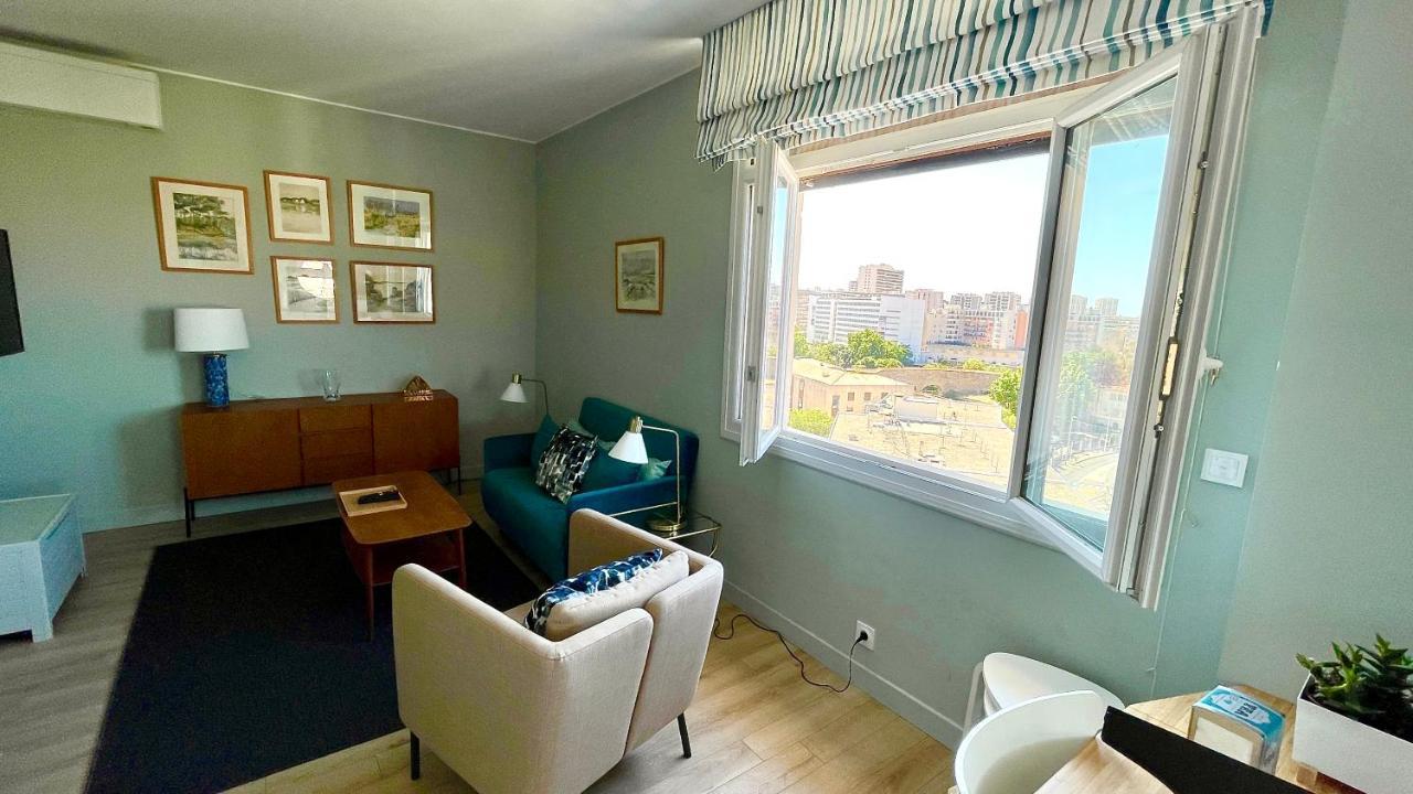 Vue Sur Rade Appartement Elegant Vaste Climatise Etage Eleve Ascenseur Proche Parking Et Toutes Commodites Au Coeur Du Toulon Historique 外观 照片