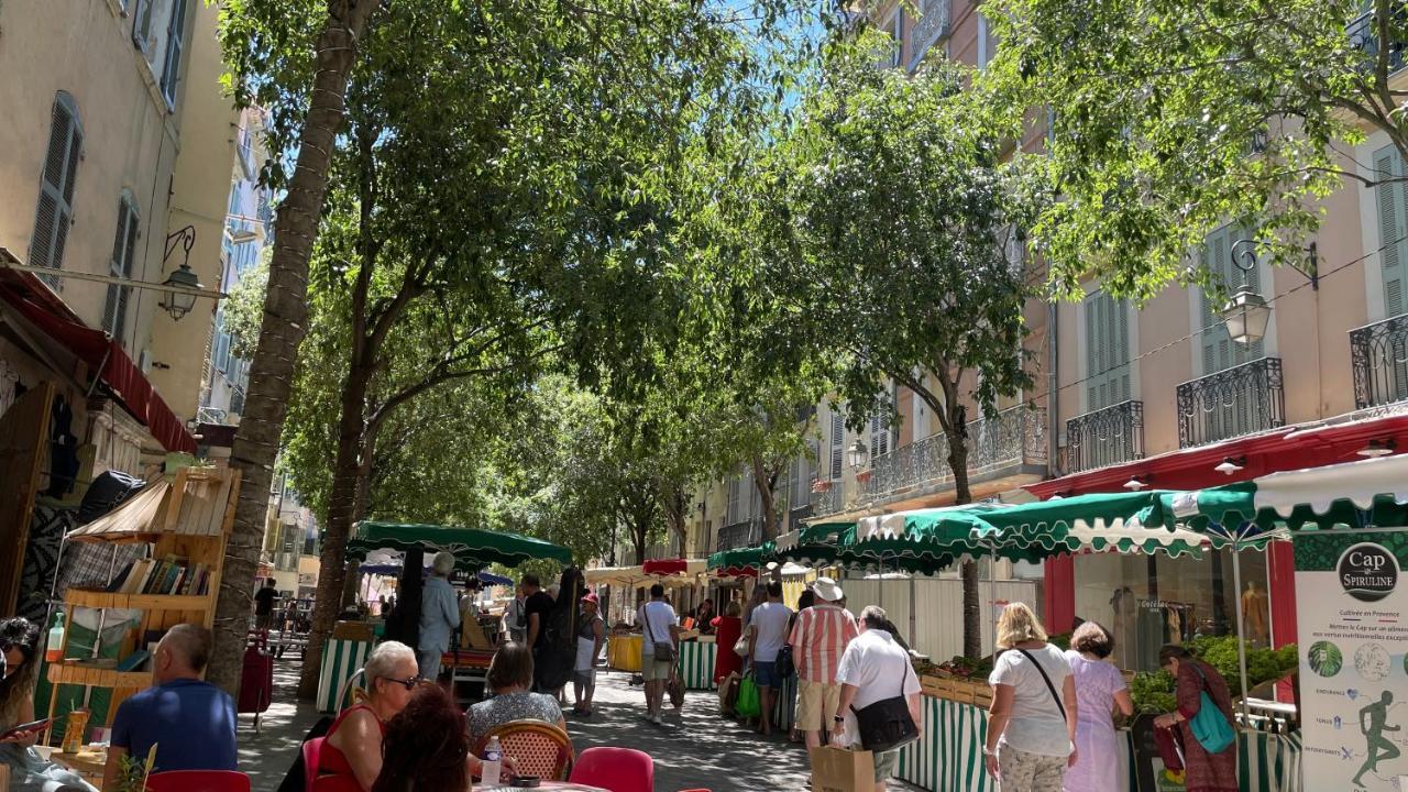 Vue Sur Rade Appartement Elegant Vaste Climatise Etage Eleve Ascenseur Proche Parking Et Toutes Commodites Au Coeur Du Toulon Historique 外观 照片