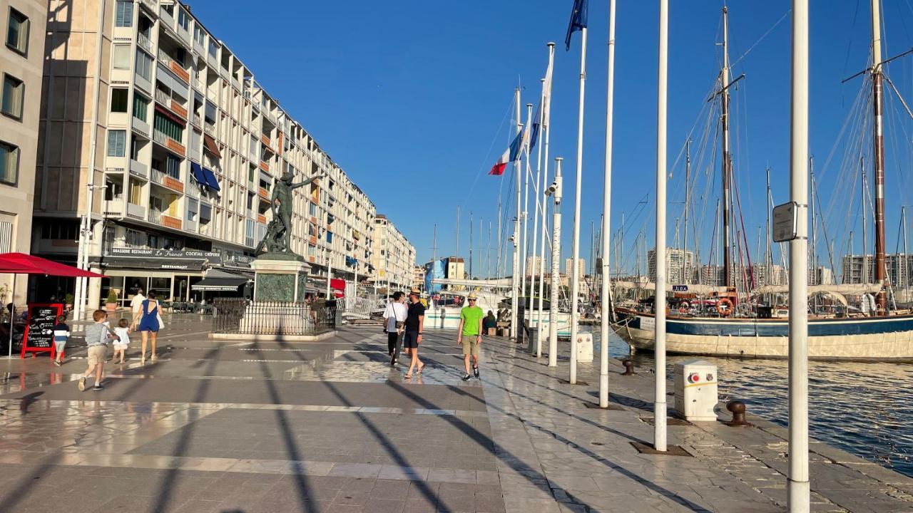 Vue Sur Rade Appartement Elegant Vaste Climatise Etage Eleve Ascenseur Proche Parking Et Toutes Commodites Au Coeur Du Toulon Historique 外观 照片
